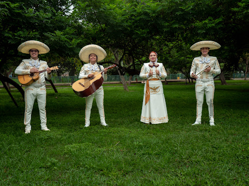 Mariachi Rosa y Tequila
