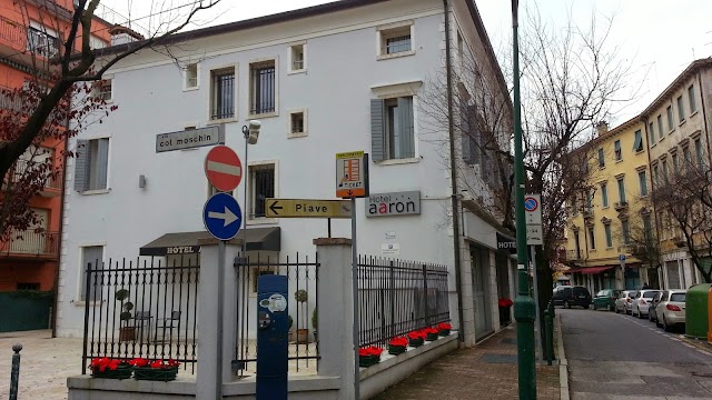 Hotel Aaron
