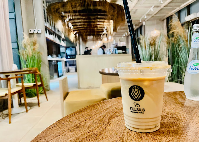 مقهى 95 celsius cafe - آرت بروميناد جدة