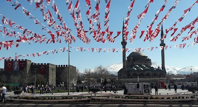 Tramvay Durağı: Cumhuriyet Meydanı