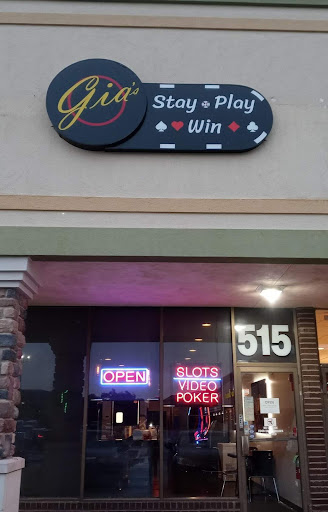 Gia's - Visual