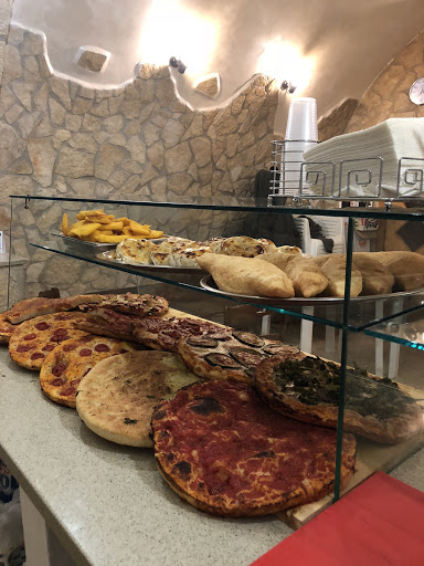 Pizzeria Santa Maria delle grazie Gallery - Italy