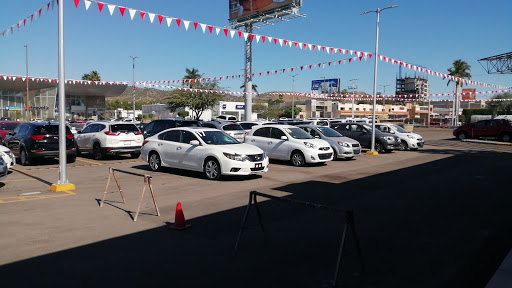 Macroplaza Nissan Seminuevos - Thumbnail