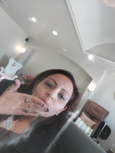 U First Nails - Visual