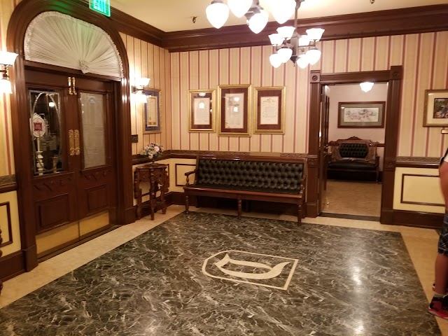 Disneyland City Hall