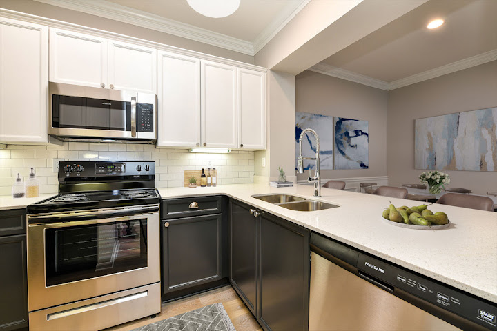 Avana Cheshire Bridge by null