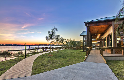 Grills Lakeside Seafood Deck & Tiki Bar - Thumbnail