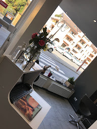 Photo n°37 de FLORA HAIR - Coiffeur Bonneville à Bonneville (Barbier)