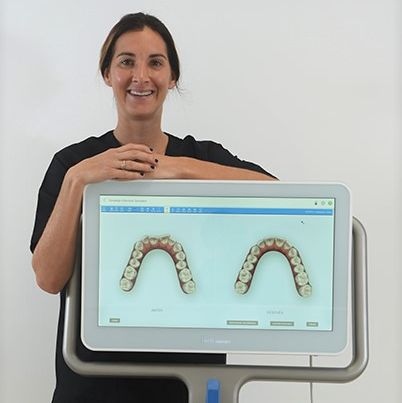 Dra. Marta Moreno Masiá, Dentista