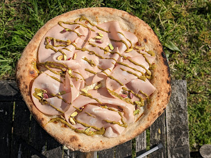 Photo n°4 de GIOIA PIZZA PLOUBALAY ( OUVERT TOUS LES MERCREDIS SOIR ). Anciennement appelé Le camion des frères. à Beaussais-sur-Mer (Pizzeria)