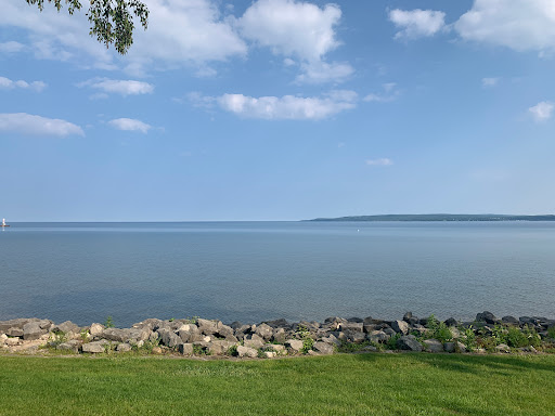 Donna Lively, Associate Broker at RE/MAX Lighthouse - Thumbnail