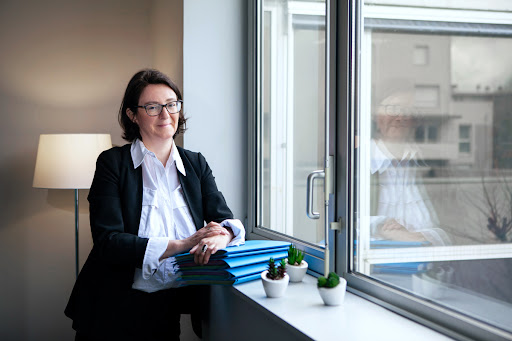 Caroline Ménard Avocate droit de la famille, en droit des contrats/troubles du voisinage et en droit de la responsabilité. - Thumbnail