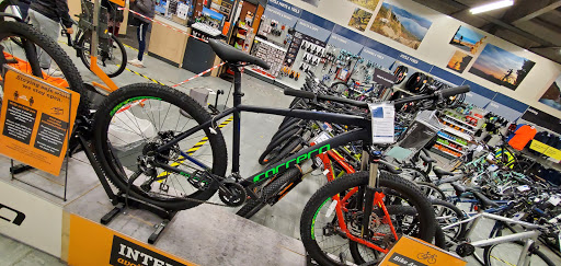 Halfords - Gloucester - Visual
