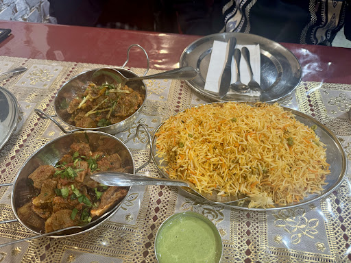 Mama Khan - Visual
