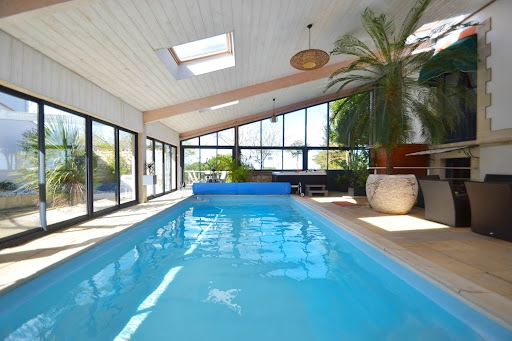 Photo de Villa Roccia - Location de vacances en Charente-Maritime - Piscine - Spa - Vue mer à Port-des-Barques (17730)