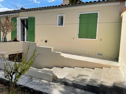 Photo de Couvreur peintre Angoulême Expert Rénovation à Voeuil (16400)