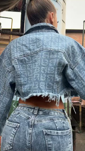 https://www.tiktok.com/@colombiawomensclothing?_t=8qYSGR93Otx&_r=1