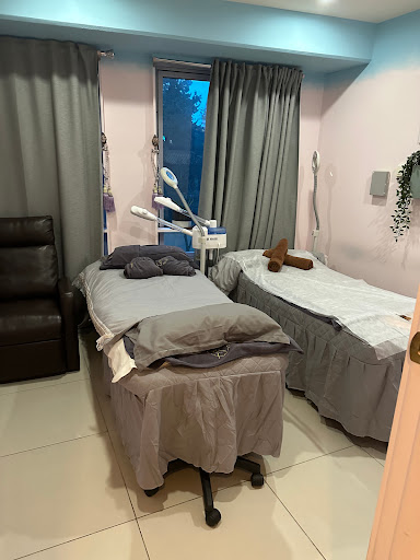 Beautiholic Beauty Salon - Thumbnail