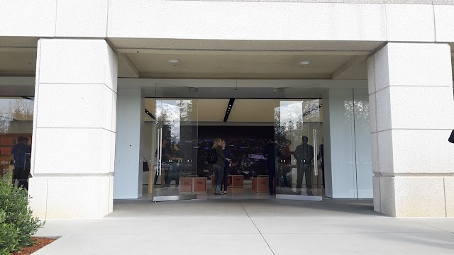 Apple Infinite Loop - Closed