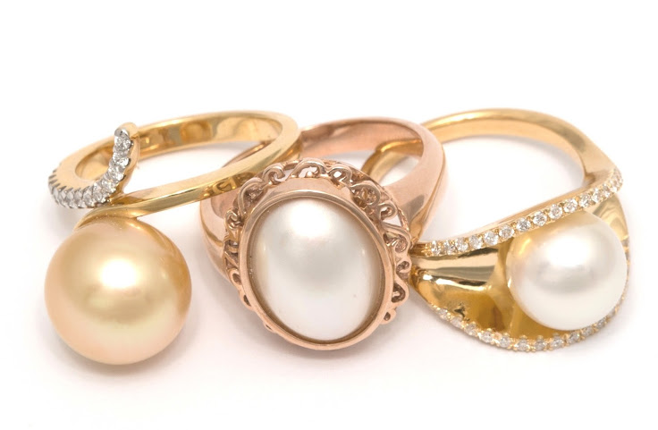 Girls Love Pearls by null