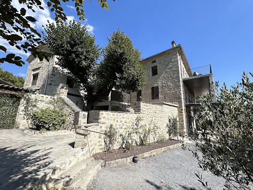 Photo de Clos des Mouliniers - Gites 5* en Ardèche - Piscine - Massages bien-être sur place