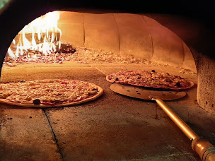 Photo n°6 de Saveurs Gourmandes - Pizzas artisanales cuites au feu de bois à Saint-Bernard (Restaurant de plats à emporter)