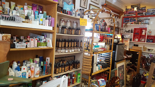 This & That Consignment Shop - Thumbnail