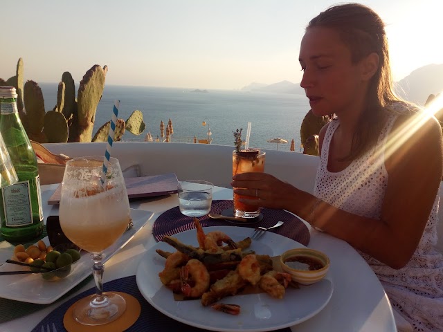 Voce 'e note grill & sunset bar