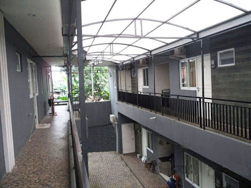 Kos Cilandak Indah, Author: Aynawaty K