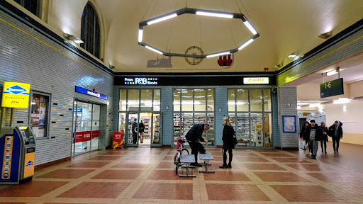 HD Presse u. Buch im Bahnhof - Thumbnail