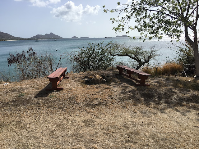 Green Roof Inn by null