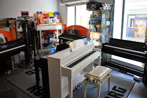 Photo n°8 de Sévénéant Musique Gourin à Gourin (Magasin de location de chaînes hi-fi)