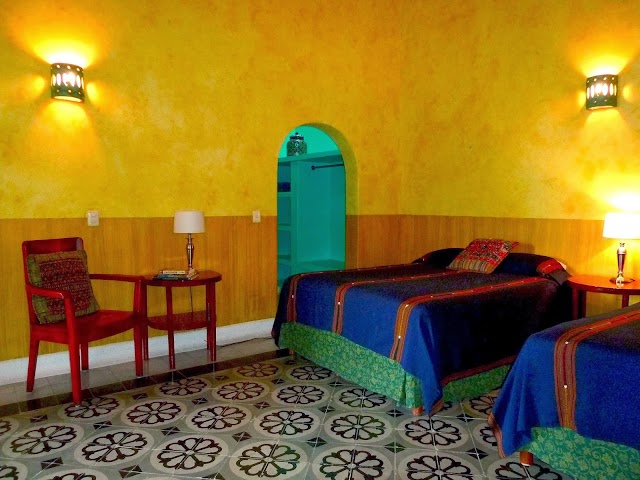 Hotel MedioMundo