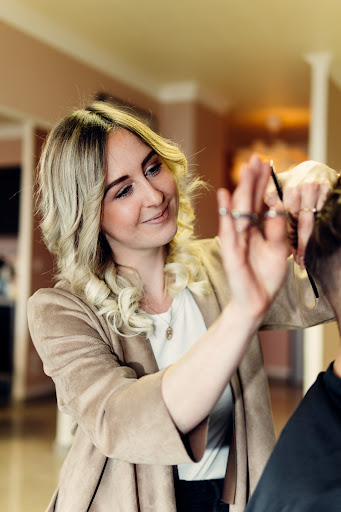 HaarkurZ - Meisterfriseur in der Residenz Humboldthöhe - Thumbnail