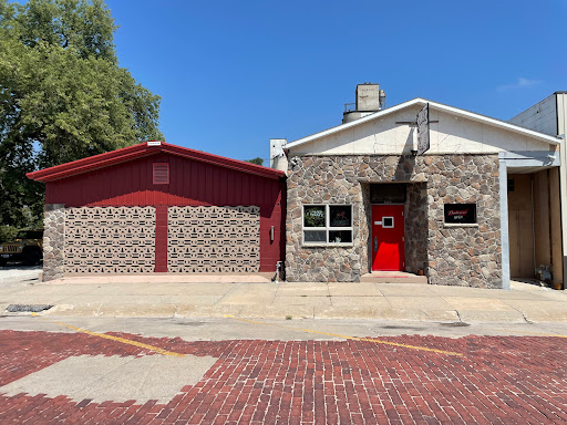 Tiny's Bar - Visual