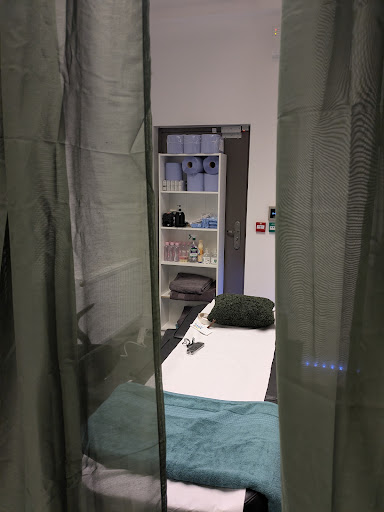 Saniyas spa and massage services