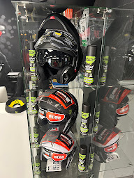 Photo n°3 de ONE PIECE BAGNOLET à Bagnolet (Magasin de pièces et d'accessoires pour motos)