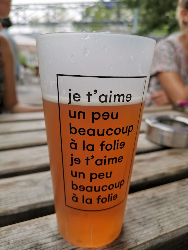 À la folie