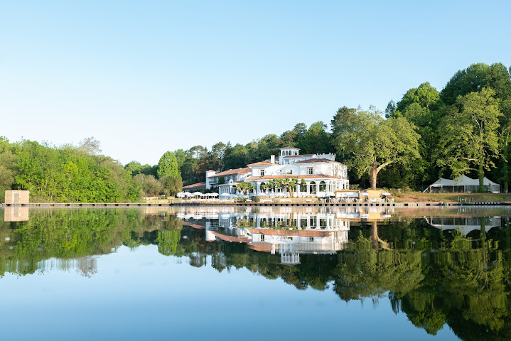 Brindos, Lac & Château by null