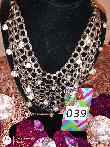 Dawn'sBlingandAccessories - United States