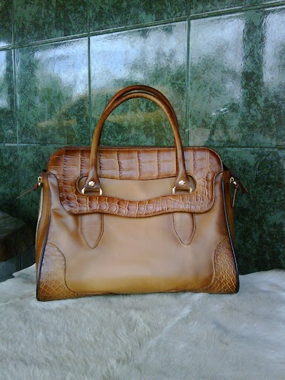 Photos of Galery Mas Kulit (Crocodile Leather handycraft)
