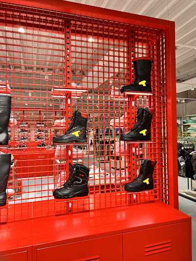 ELTEN factory outlet in the logistics center - Thumbnail