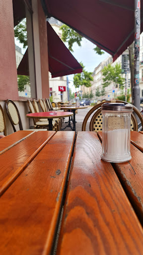 Café Maître and Pâtisserie