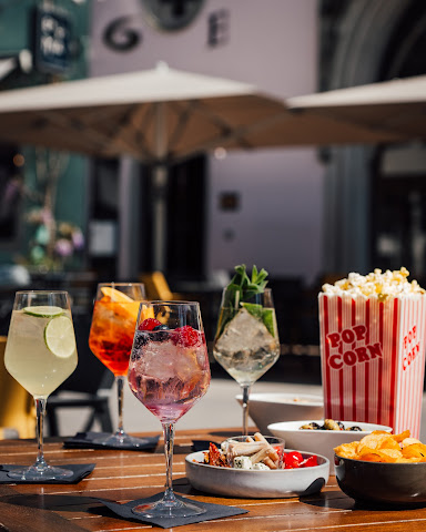 Hotel Kino Bar, Loge AG by null