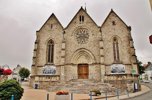 Église catholique Saint-Sauveur à Desvres