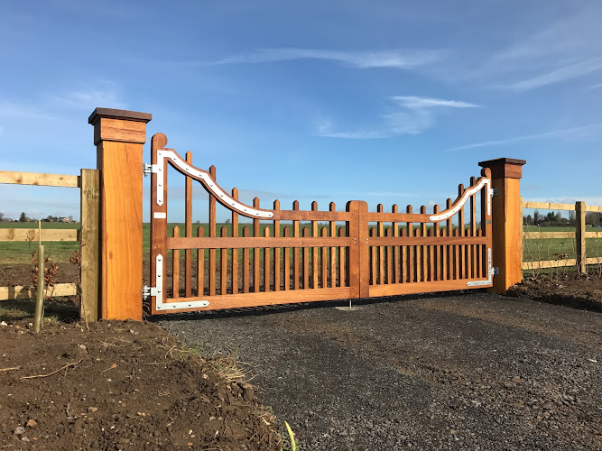E Reynolds Fencing