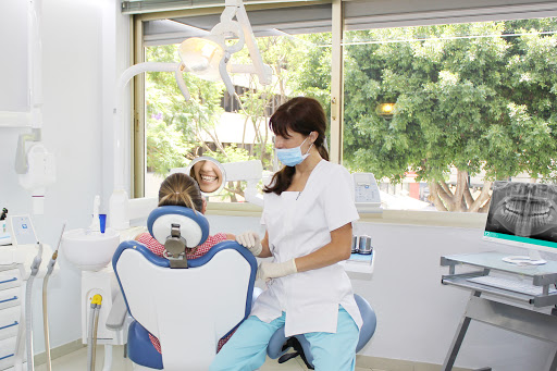 Clínica Dental Linares Recatalá 🦷 | Málaga Dentista