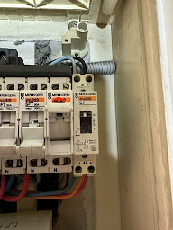 Photo n°6 de Alain Père & Fils - Plombier - Dépannage Plomberie - Paris 1 à Paris (Vitrier)