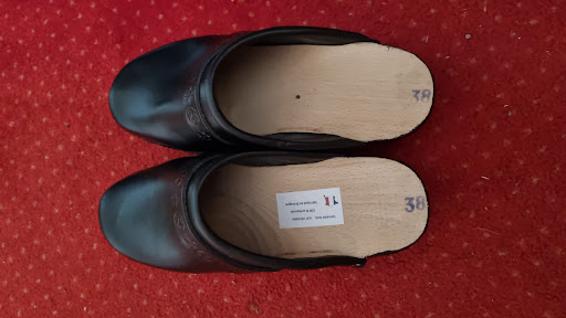 Authentic Breton wooden shoe manufacturer - Thumbnail