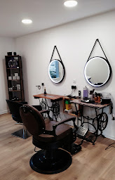 Photo n°11 de Micka coiffure à Saint-Julien-les-Rosiers (Salon de coiffure)